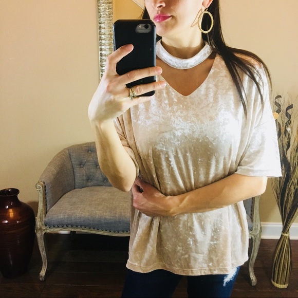 ✨NEW✨ Taupe Chocker Velvet Top - Picture 3 of 6